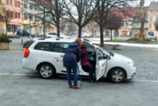 Novinka pro obyvatele Pohořelicka: Startuje služba Senior Taxi