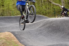 Hustopeče mají nový pumptrack. Vyzkoušet ho mohou děti i zkušení jezdci